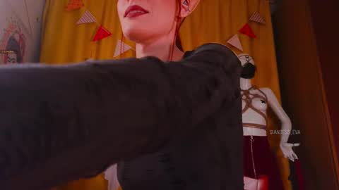 Eva online show from October 28, 2025, 5:15 pm