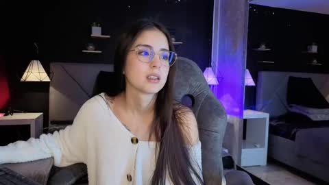 Gia online show from October 17, 2025, 12:30 pm