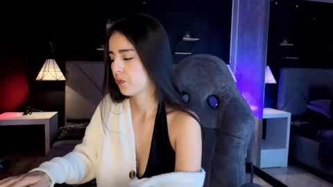 Gia online show from October 31, 2025, 1:23 pm