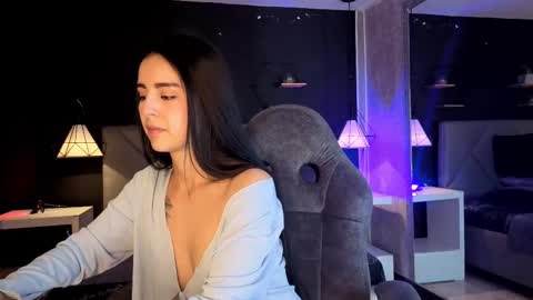 Gia online show from November 22, 2025, 4:44 am