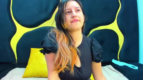 GiaRoussel online show from March 8, 2025, 2:08 pm