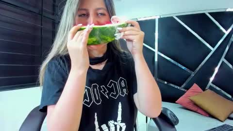 GiaRoussel online show from September 29, 2025, 4:12 pm