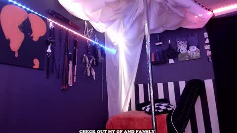 Giggles online show from December 15, 2025, 6:23 pm