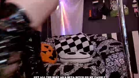 Giggles online show from February 2, 2026, 6:06 pm