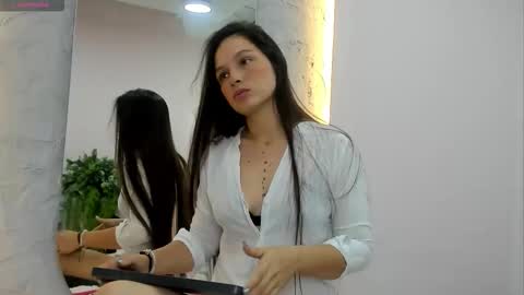 Gigi  online show from March 28, 2026, 10:15 am