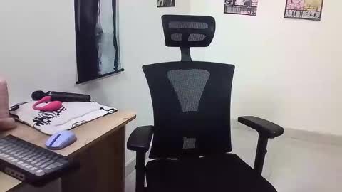 GIGI STCOTT online show from December 4, 2025, 1:48 am