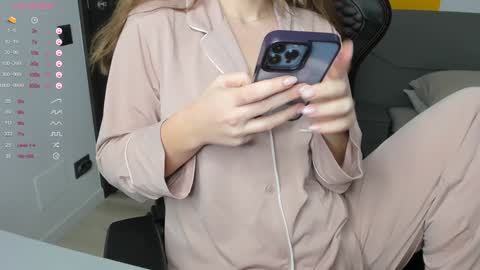 Snapshot of gigihadd chatting on December 26, 2024, 5:40 pm gigihadd online show from December 26, 2024, 5:40 pm