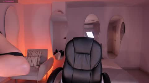 Snapshot of gigilee_ chatting on December 22, 2024, 11:54 am GIGI online show from December 22, 2024, 11:54 am