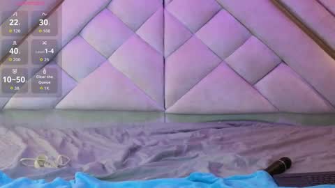 Giigii Hadid  online show from April 15, 2026, 7:58 pm