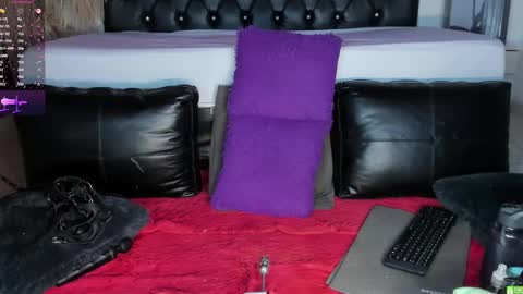 pamela online show from September 14, 2025, 2:33 am