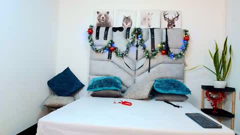 gimenalyam_t online show from November 28, 2025, 12:08 pm