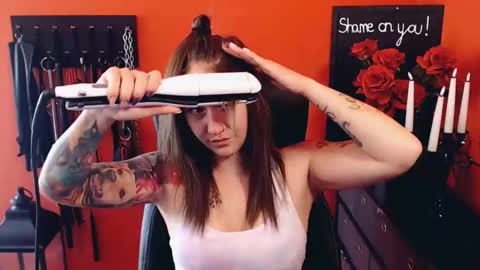 Snapshot of gina_hotlick chatting on May 27, 2026, 8:00 am gina_hotlick online show from May 27, 2026, 8:00 am