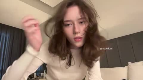 Gina online show from October 10, 2025, 1:32 pm