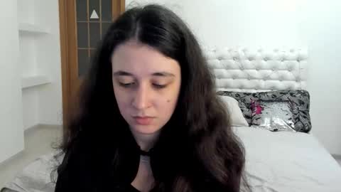 Kate online show from October 24, 2025, 9:06 am