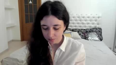 Kate online show from November 11, 2025, 8:03 am