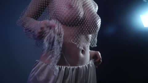        im expecting 350 thumbs up on my altar   online show from January 14, 2025, 4:25 am