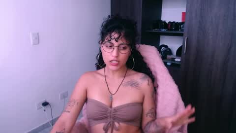 giny_bean online show from April 10, 2026, 2:00 pm