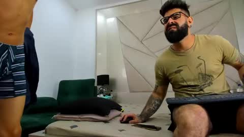 gio_lorenz online show from September 18, 2025, 1:02 pm