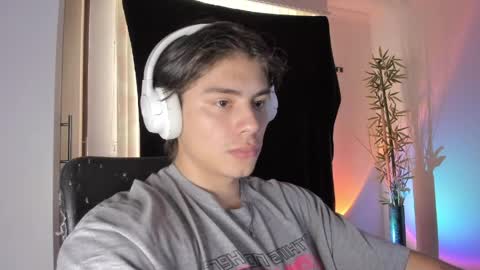 Snapshot of gio_russo chatting on April 30, 2026, 8:57 pm GioRusso online show from April 30, 2026, 8:57 pm