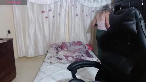 Snapshot of giorgia_xue53 chatting on February 23, 2025, 1:02 am Mary online show from February 23, 2025, 1:02 am