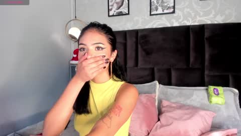 Giovanna  online show from December 6, 2024, 1:22 pm