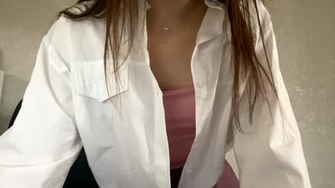 Melisa online show from April 28, 2026, 2:27 am