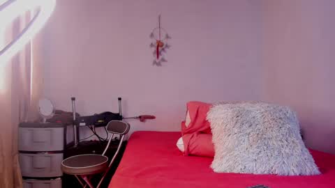 Girasol Walton online show from February 5, 2025, 1:00 pm