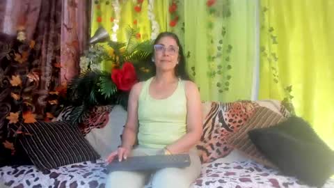 Snapshot of girasol_walton chatting on May 31, 2026, 1:29 pm Girasol Walton online show from May 31, 2026, 1:29 pm
