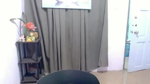 Aisha online show from November 24, 2025, 6:40 pm