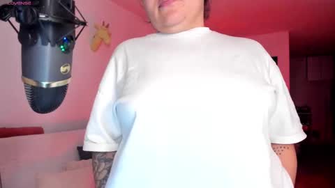 girl_inline online show from September 17, 2025, 12:12 am