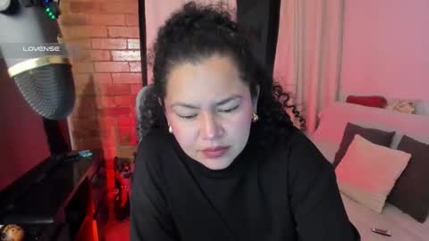 girl_inline online show from November 20, 2025, 11:59 pm