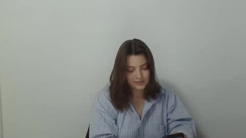 Snapshot of girl_leya chatting on October 26, 2025, 8:15 pm girl_leya online show from October 26, 2025, 8:15 pm