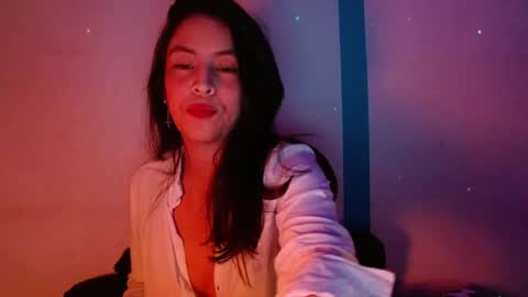 Alejandra online show from April 7, 2026, 8:04 am