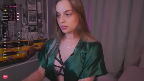 Kate online show from November 3, 2025, 8:32 pm