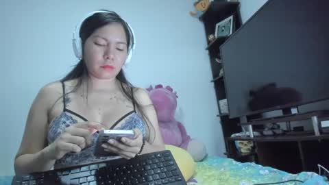 girlrock2024 online show from January 11, 2025, 1:59 am