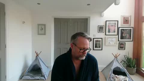 girlsandbikes online show from November 2, 2025, 10:06 am