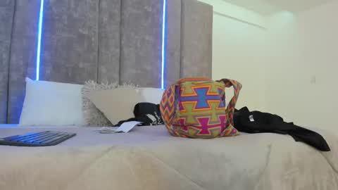 Snapshot of giselamaru chatting on February 17, 2025, 11:44 am online show from February 17, 2025, 11:44 am