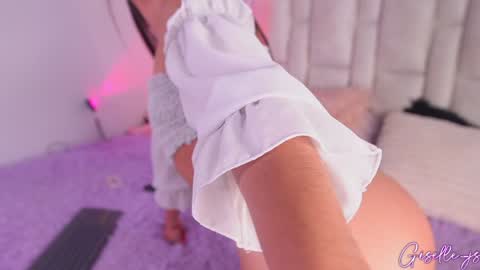 Instagram gisellee  22  online show from February 7, 2025, 7:49 pm