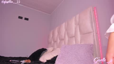 Instagram gisellee  22  online show from March 10, 2025, 9:40 pm