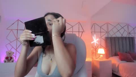 GISELLE ROLDAN online show from February 26, 2025, 12:03 pm