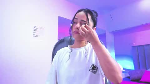 GISELLE ROLDAN online show from January 11, 2026, 4:17 am