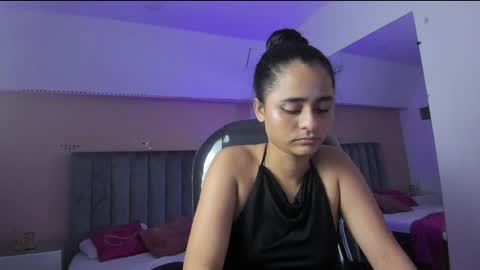 GISELLE ROLDAN online show from May 27, 2026, 3:14 am