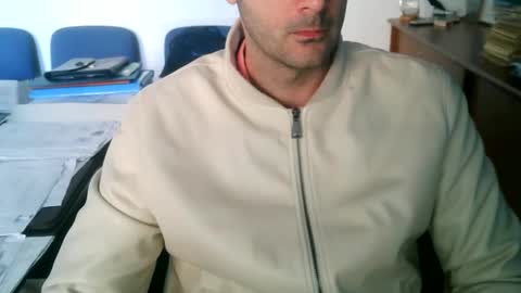 giuseppevai1 online show from April 20, 2026, 7:33 am