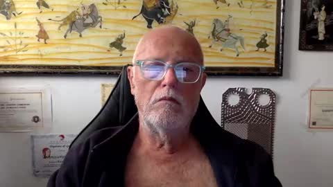 giutomma930394 online show from April 19, 2026, 4:50 pm