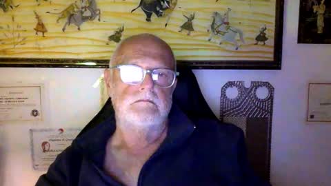 giutomma930394 online show from April 19, 2026, 6:54 pm