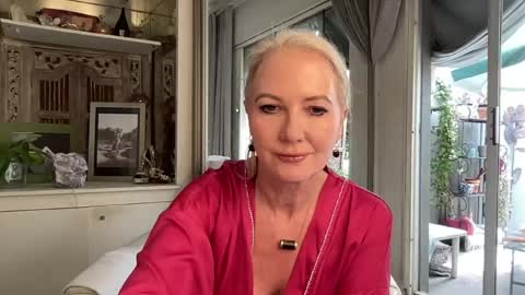 Gl1tter Barbie online show from April 19, 2026, 10:14 am