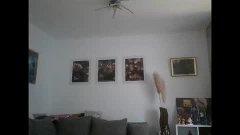 glanzer88999 online show from December 8, 2024, 9:02 am