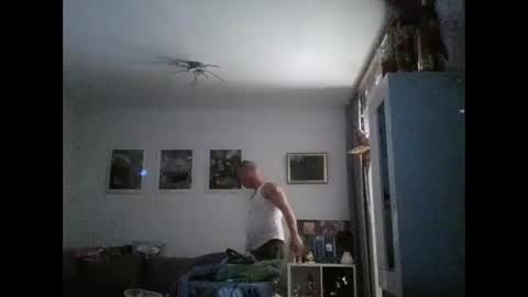 glanzer88999 online show from December 9, 2024, 6:55 am