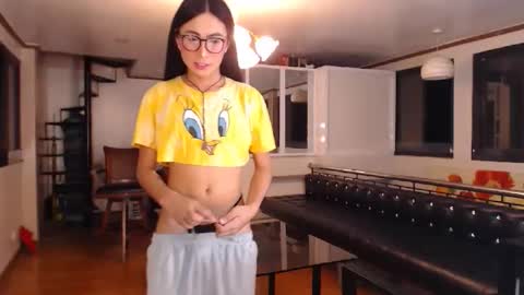 gleiahong online show from September 21, 2025, 12:07 pm