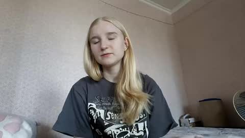 Snapshot of glennabeem chatting on April 11, 2026, 7:24 am Laura online show from April 11, 2026, 7:24 am